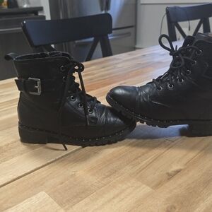 Black Faux Leather Girls Combat Boots With Stud Accenr